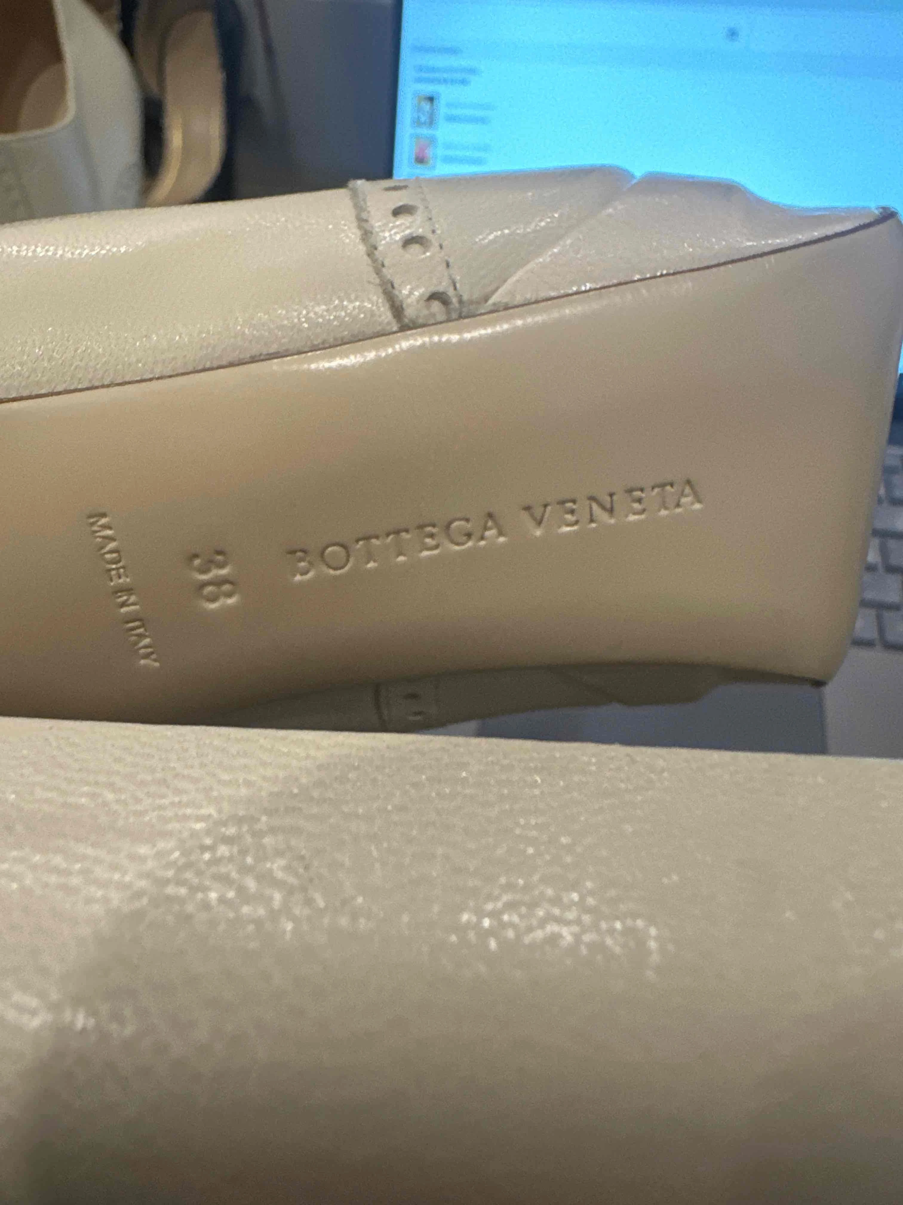 Bottega Veneta White Leather Pumps — 3